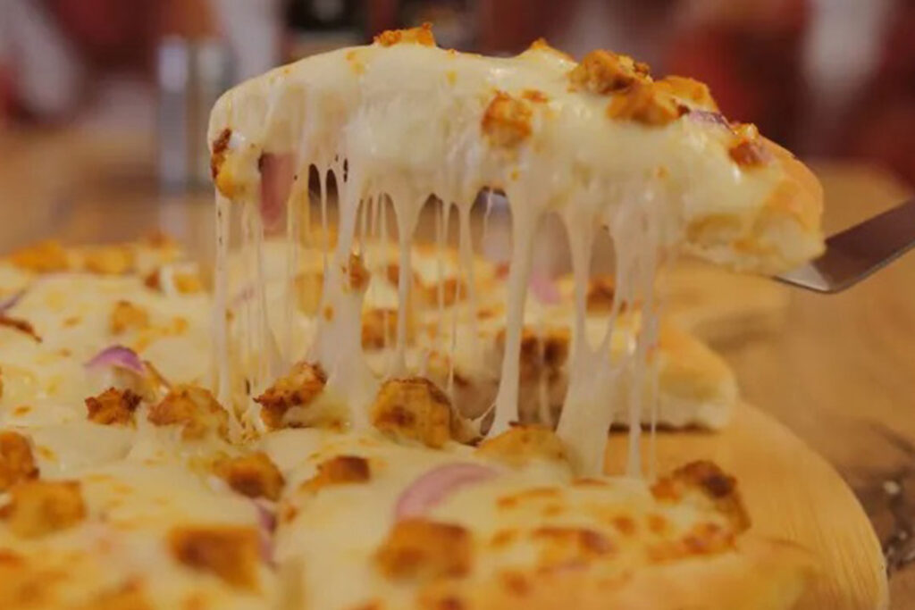 calories in one slice of pizza